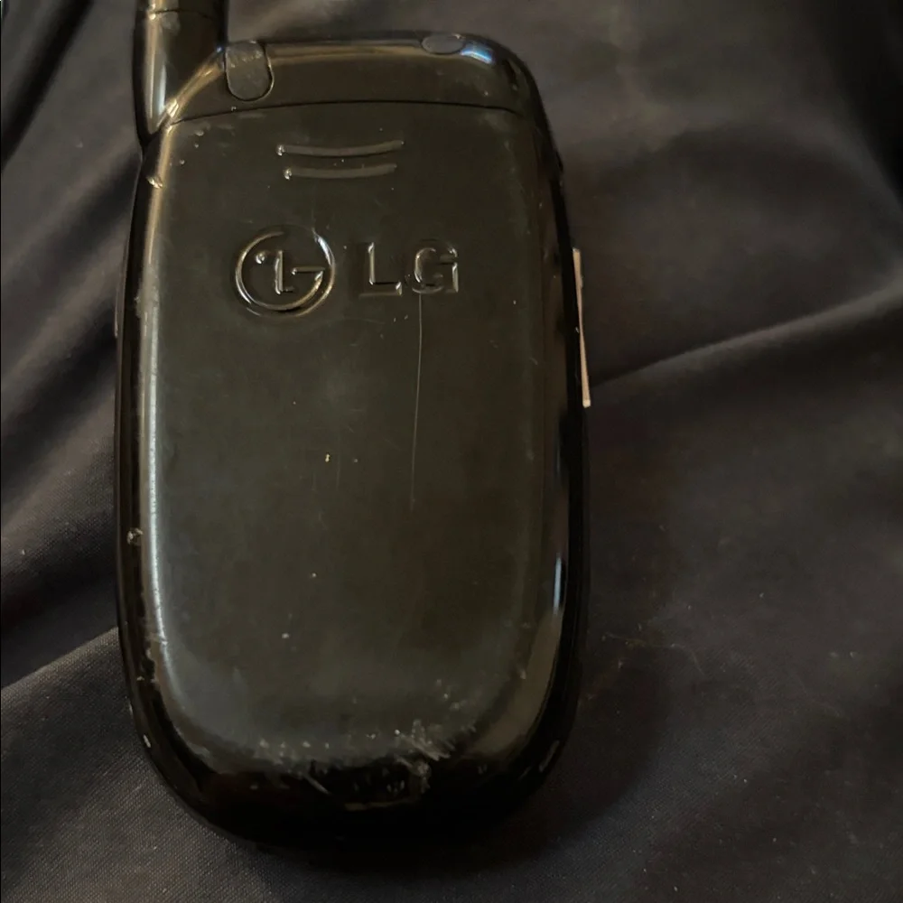 LG compact flip